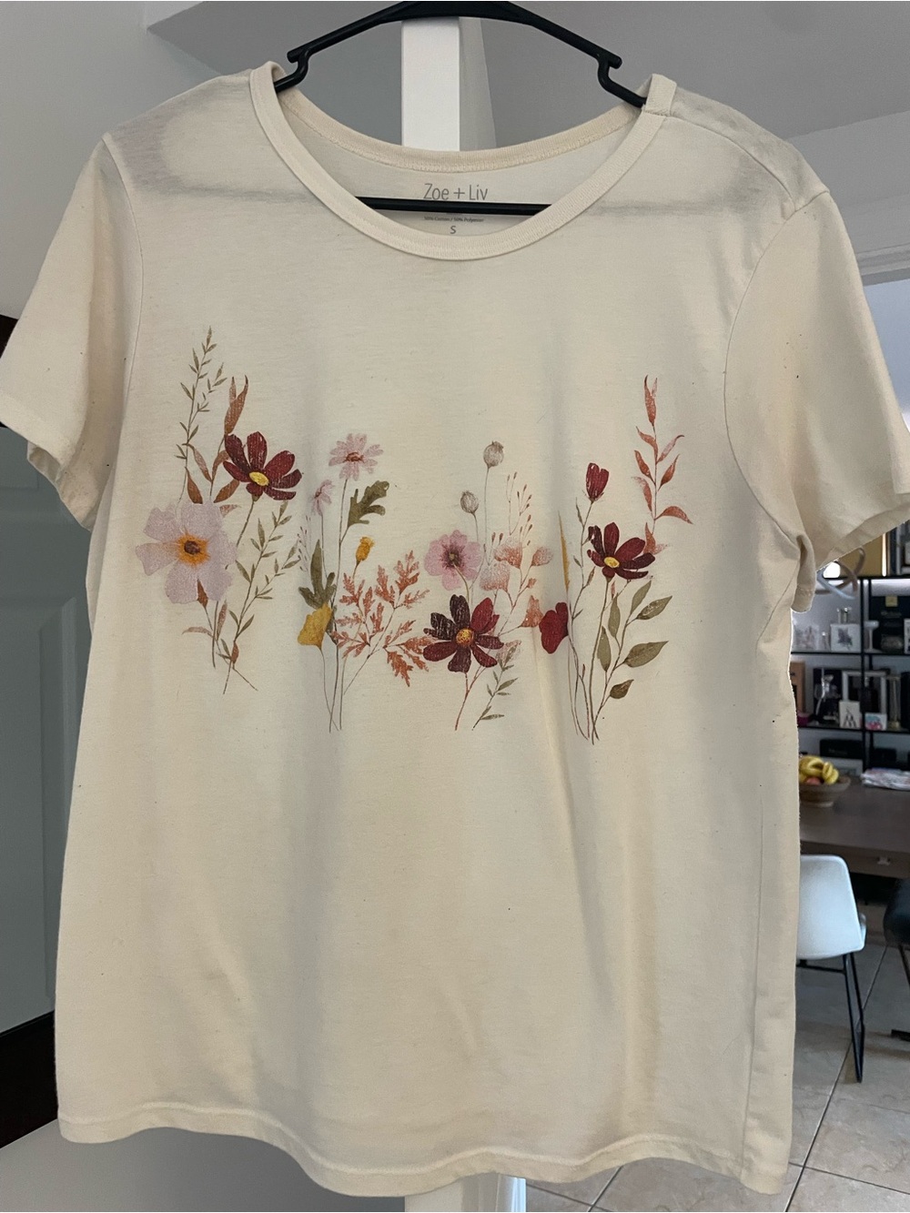 Zoe + Liv Cream Floral Graphic Short Sleeve Tee